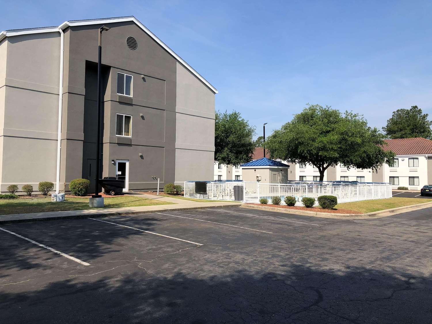Country Inn and Suites by Radisson Fayetteville I-95 NC 10/11