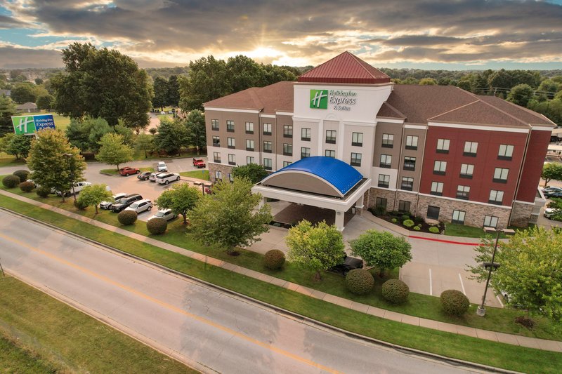 Holiday Inn Express Hotel And Suites Springfield Medical District 2/34
