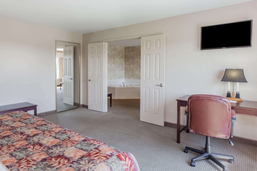 Comfort Inn and Suites Shelbyville KY 18/50