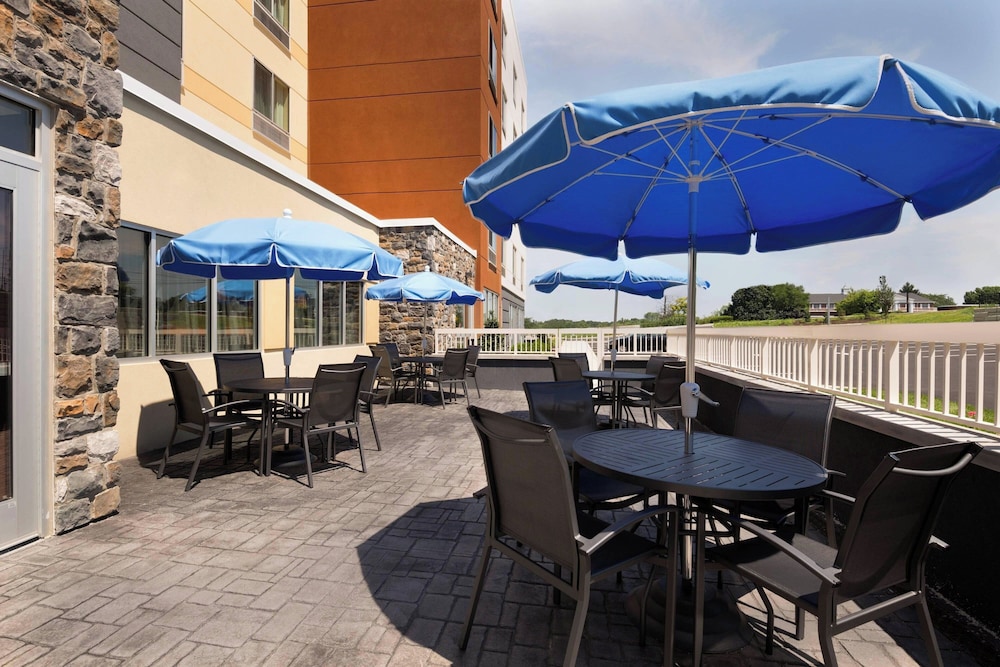 Fairfield Inn And Suites By Marriott Lancaster East At the Outlets 18/20