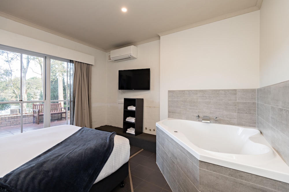 Lincoln Downs Resort Batemans Bay 50/50