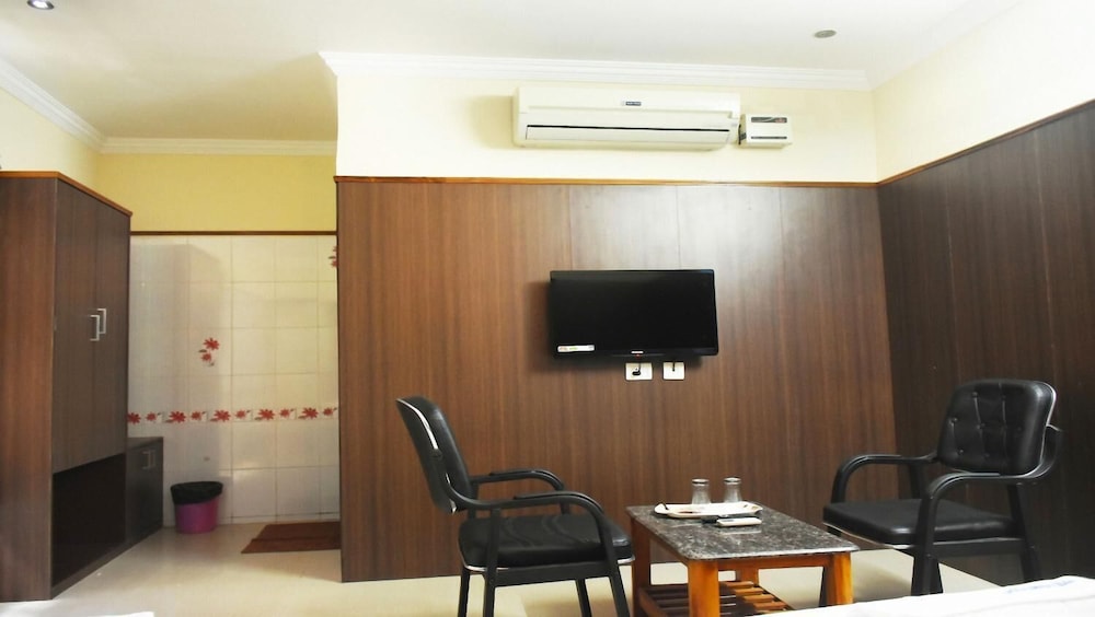 Hotel Govind Heights 31/40