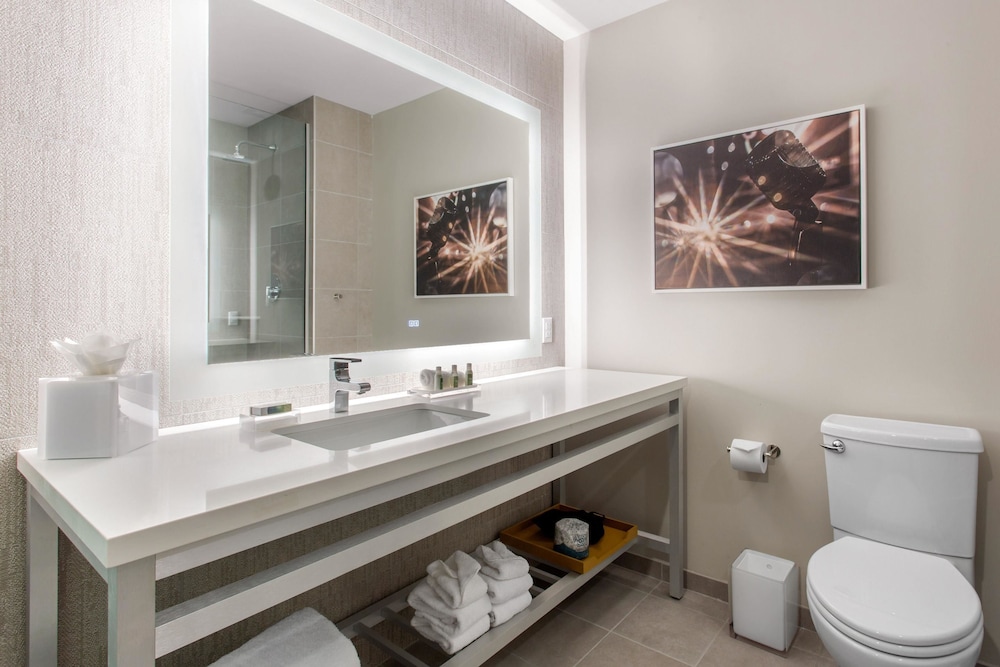 Cambria Hotel Philadelphia Downtown - Center City 10/60
