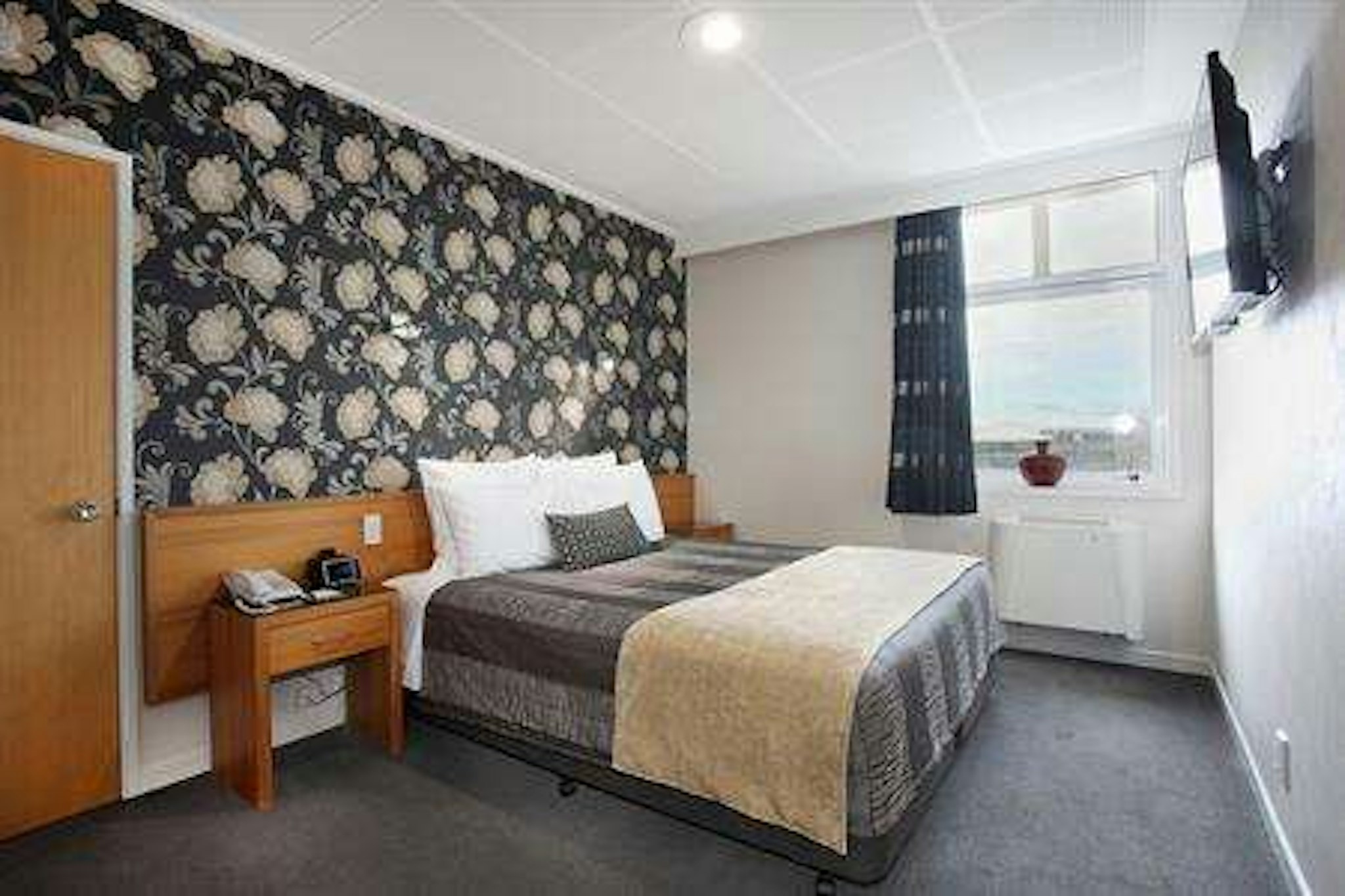 Kelvin Hotel 10/32