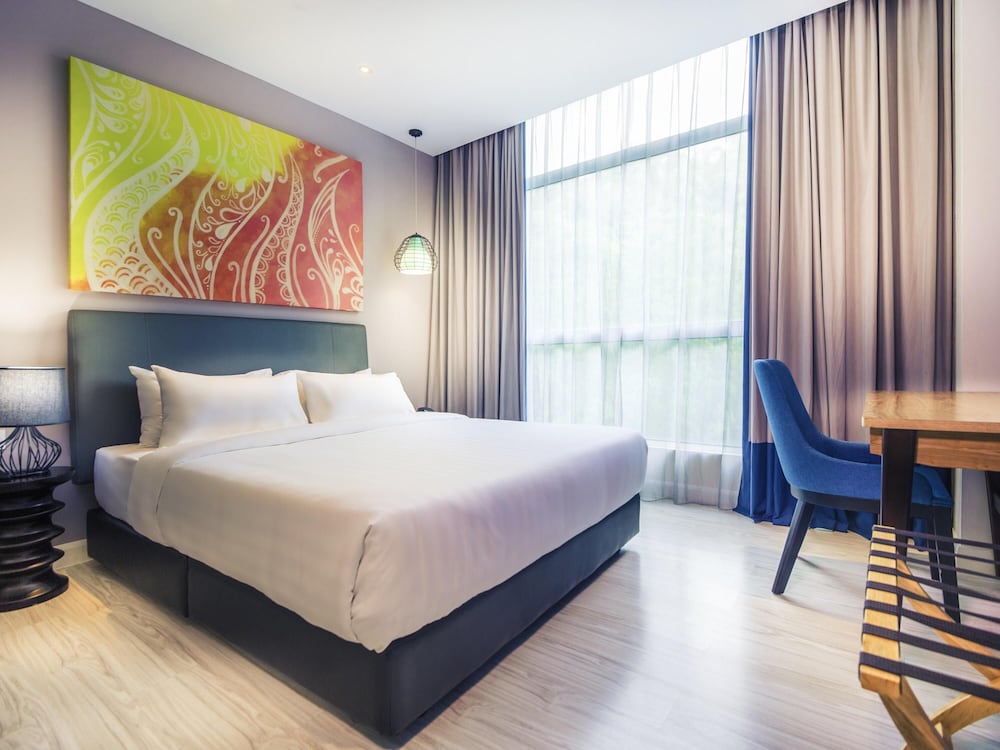 EXECUTIVE, SUITE, KING BED