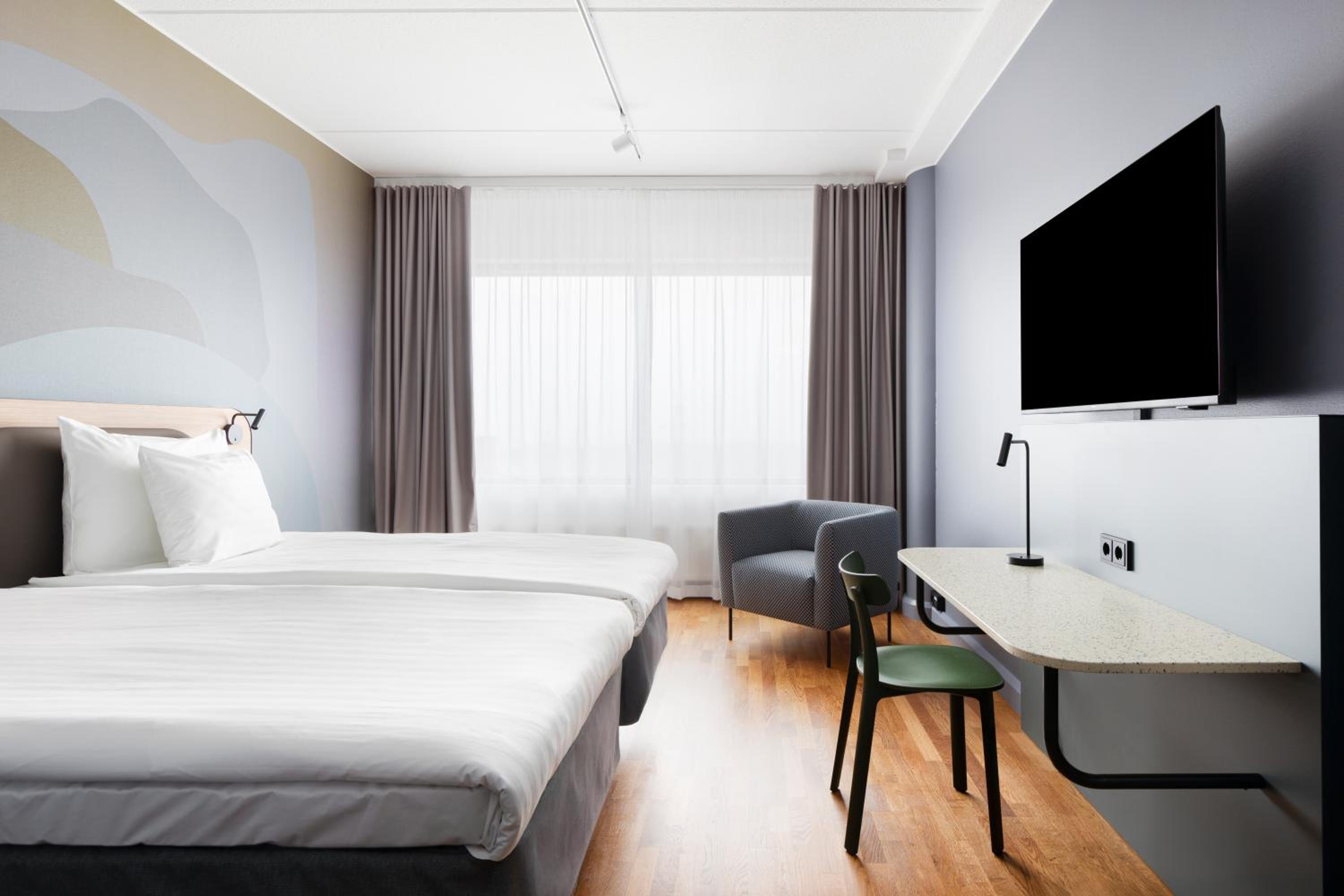 Tower, Standard, Twin Beds