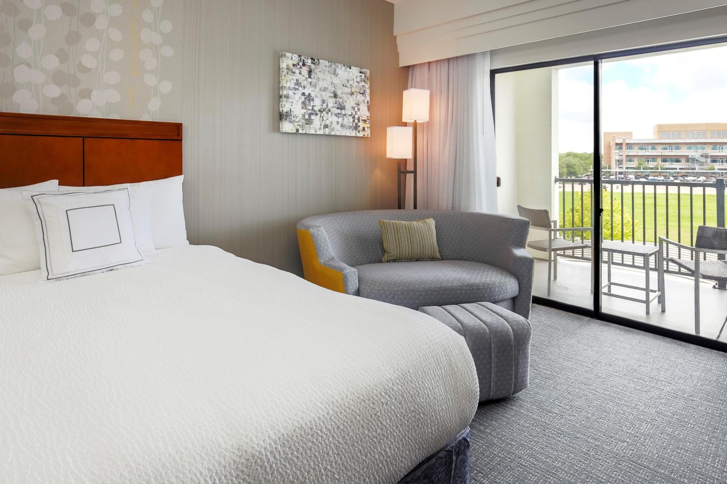 Guest Room, King Bed, Balcony