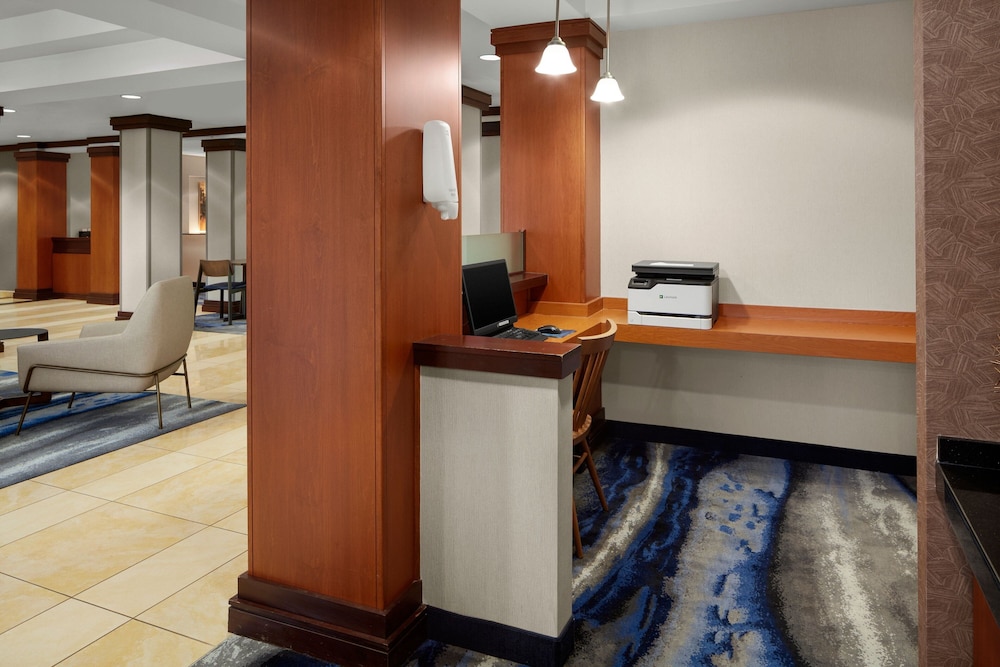 Fairfield Inn And Suites Bedford 32/36