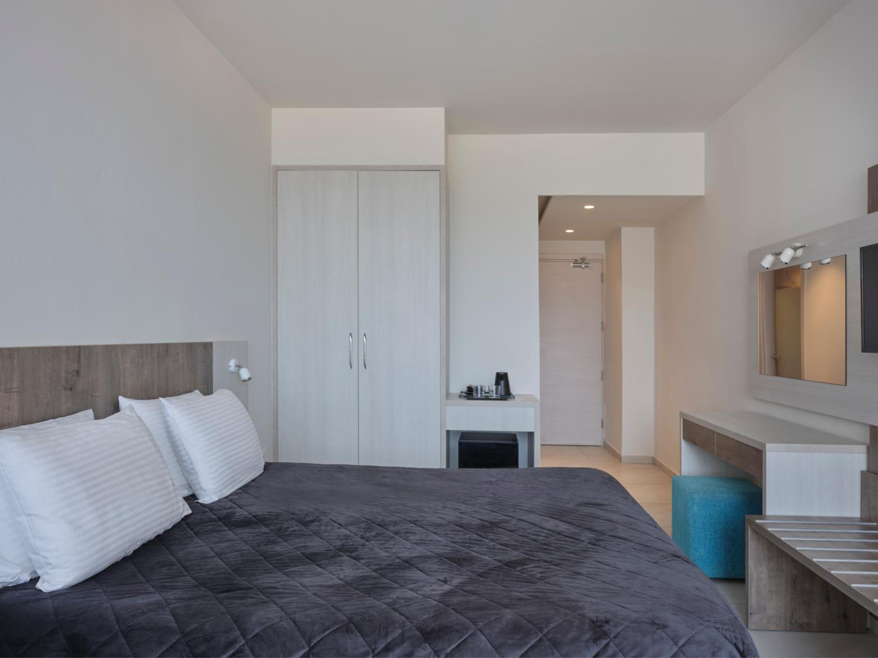 Deluxe, Double Bed, Inland View