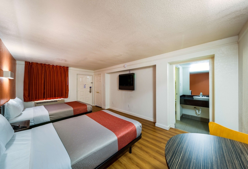 Motel6 Dallas, TX - Farmers Branch 14/47