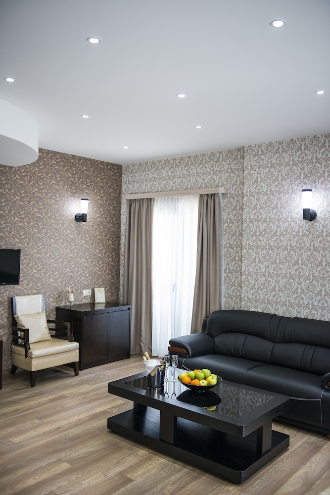 Tbilisi Inn 52/70