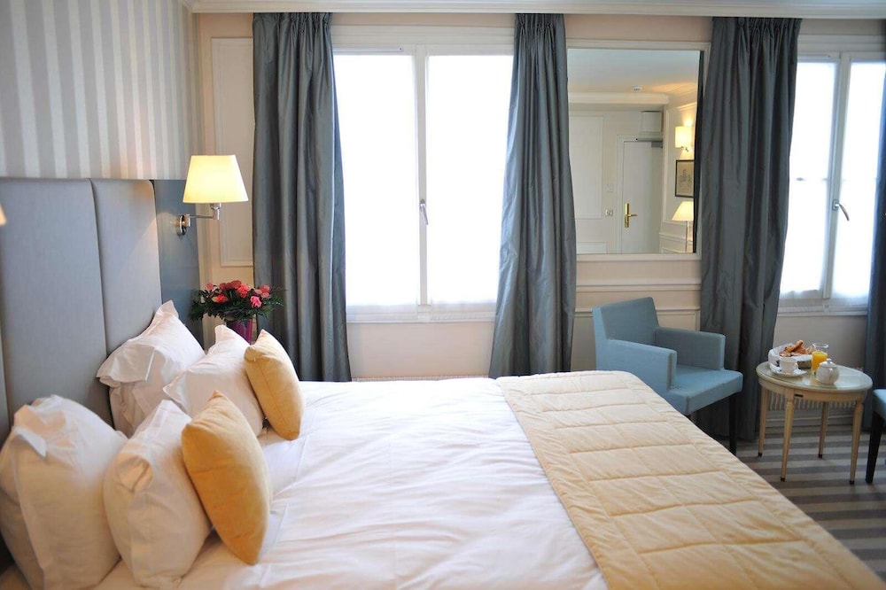 Hotel De L'Universite 9/50