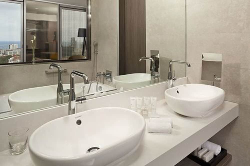The Level at Melia Barcelona Sky 48/50