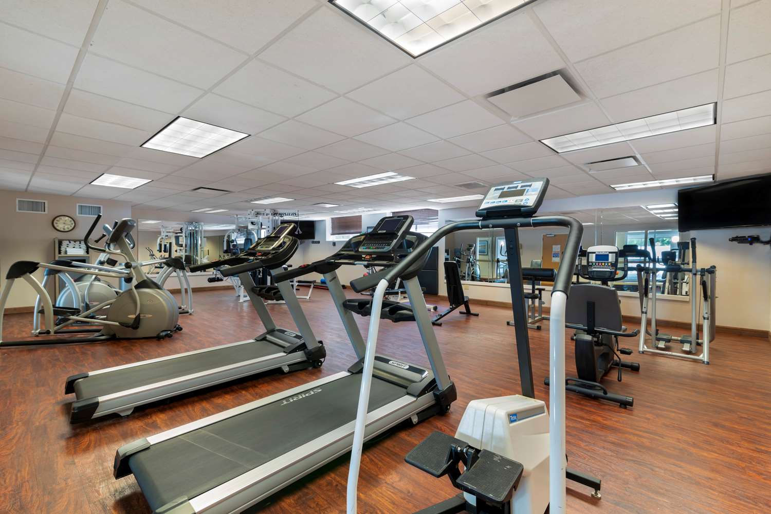 Best Western Plus Executive Court Inn & Conference Center 68/73