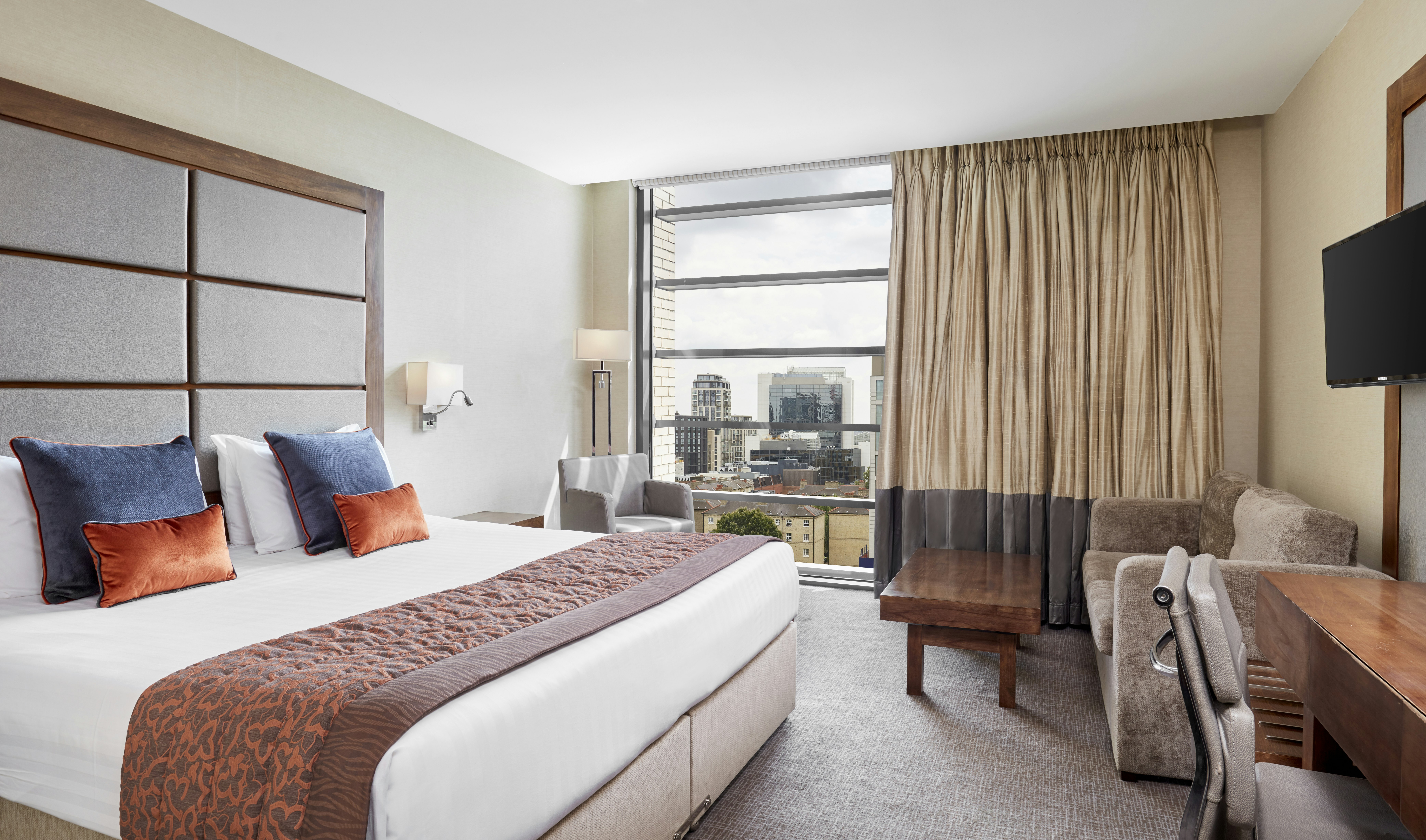 SUPERIOR, KING BED