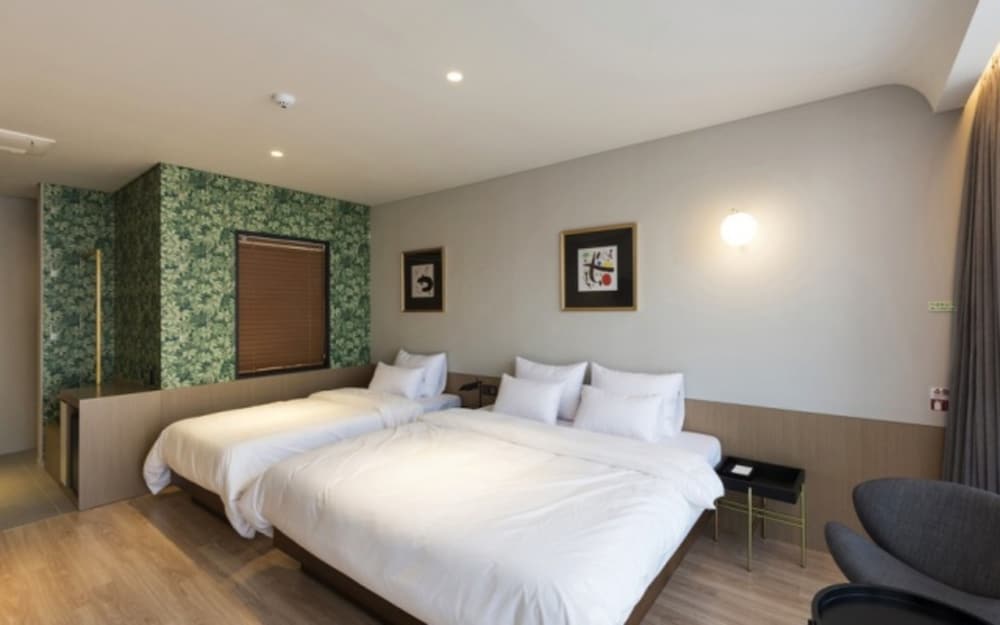Yongwon Hound Hotel 10/27