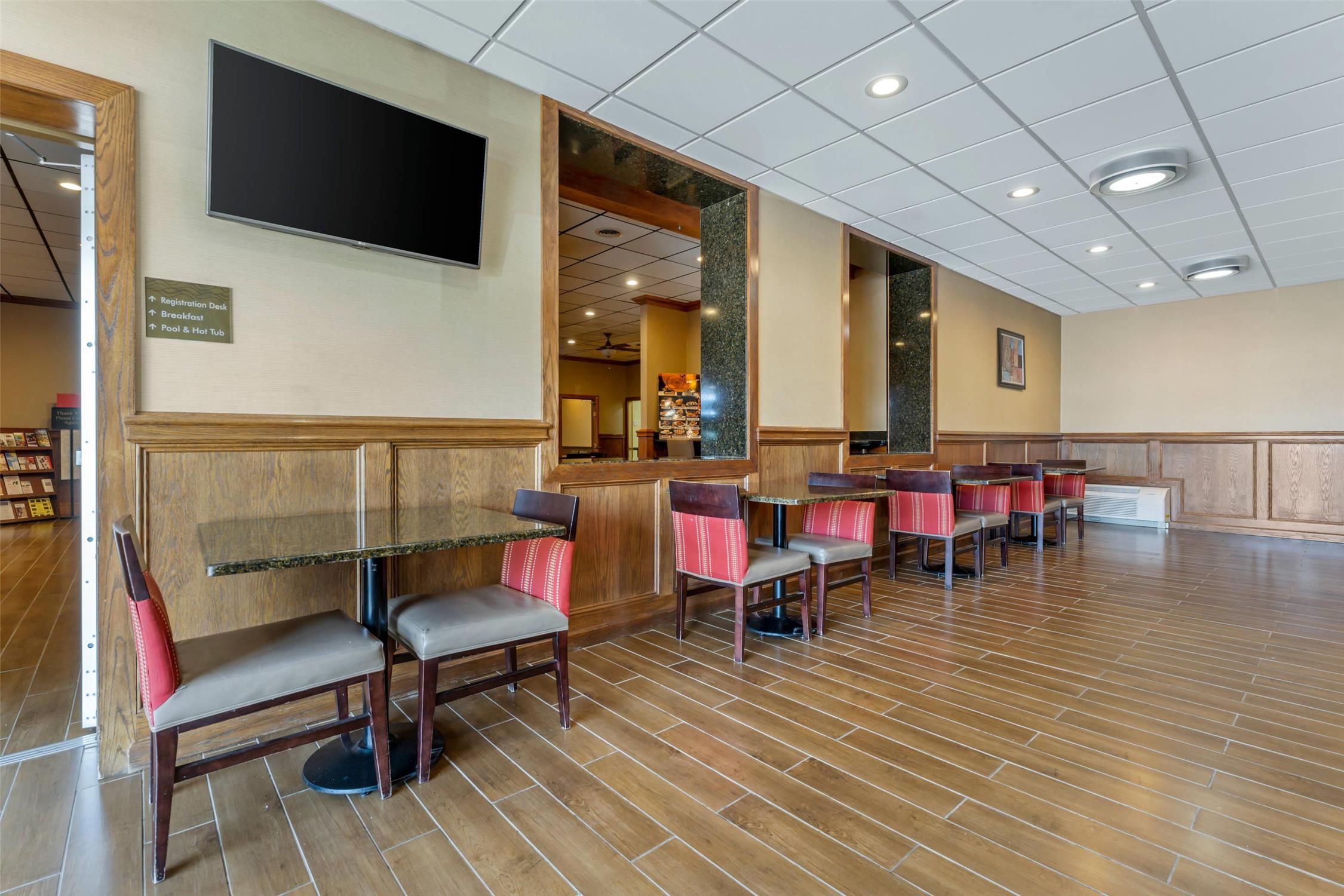 Comfort Inn & Suites Triadelphia - Wheeling 37/38