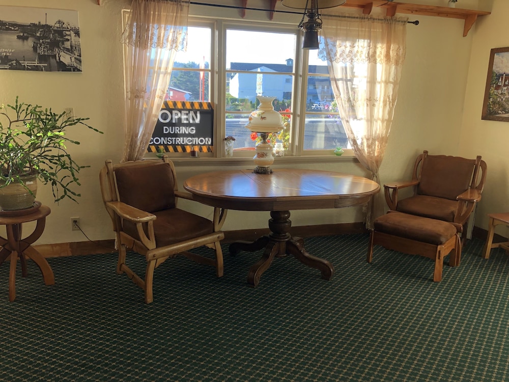 Lighthouse Inn 53/76