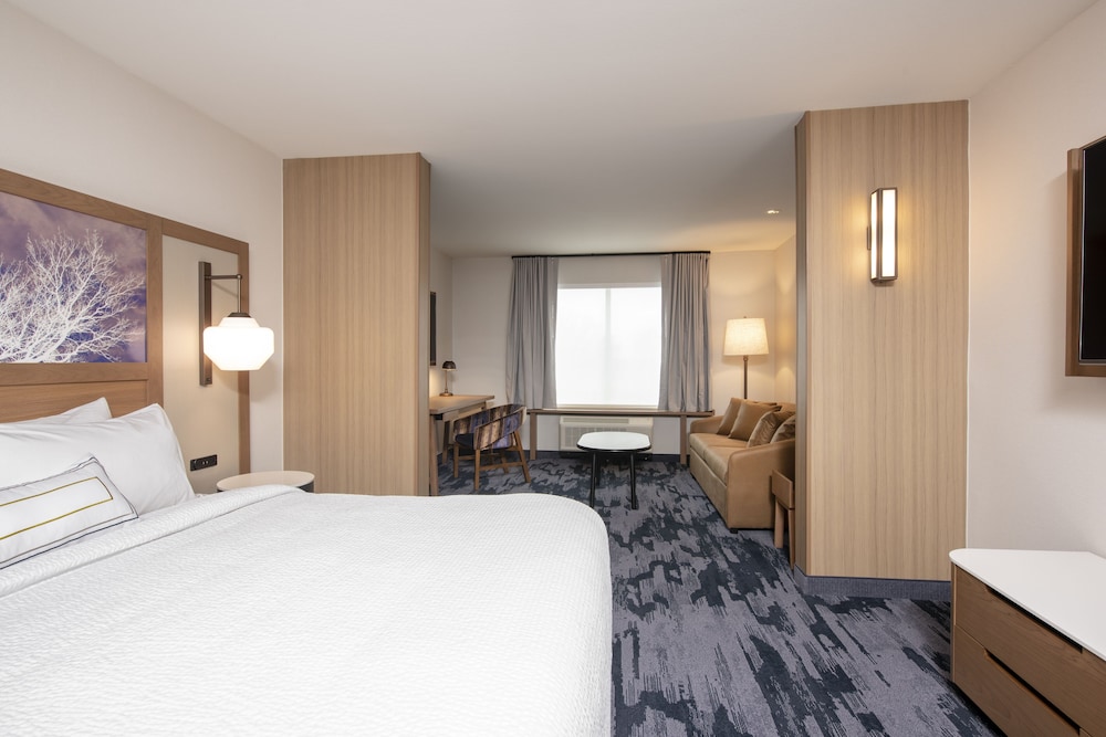 Fairfield Inn And Suites Fair Oaks Farms 10/56