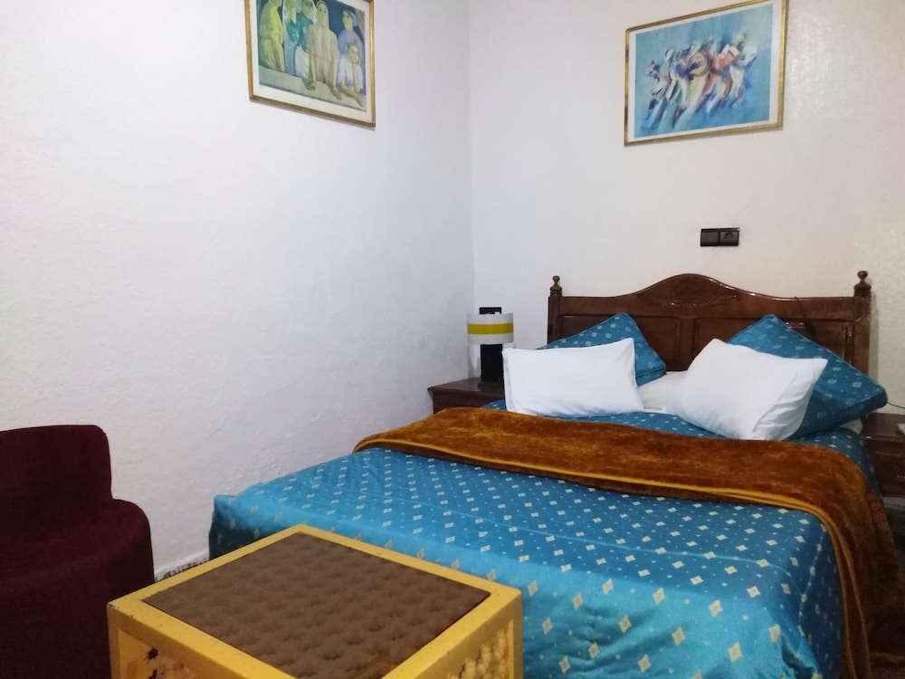 ROOM, DOUBLE BED