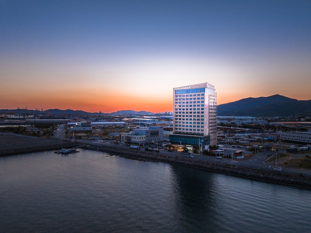Hotel Lacky Gwangyang 57/62