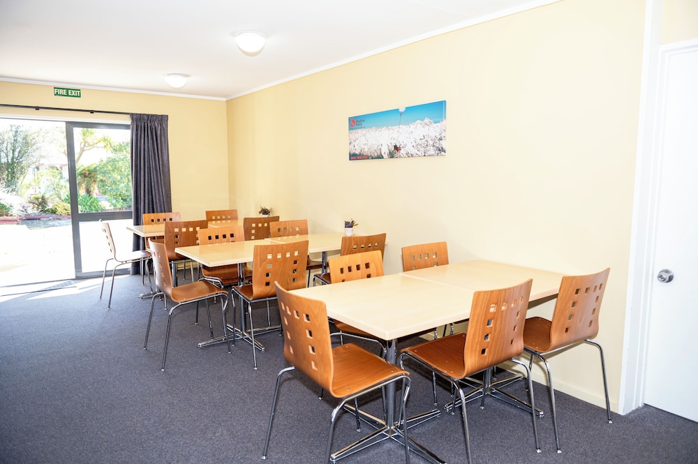 Franz Josef Top 10 Holiday Park 64/75