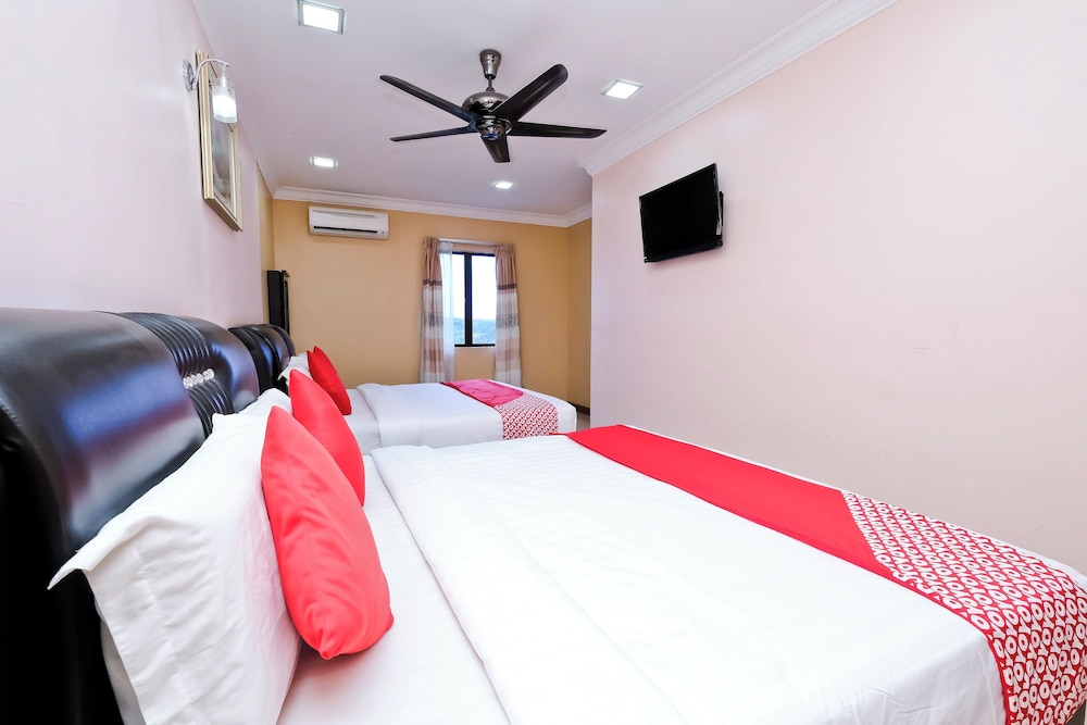 OYO 714 Arina Hotel 12/24
