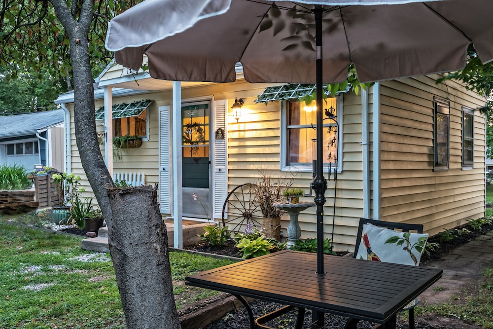 Silver Heart Inn and Cottages 5/70