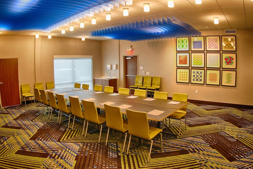 Holiday Inn Express And Suites Detroit Northwest Livonia 34/41