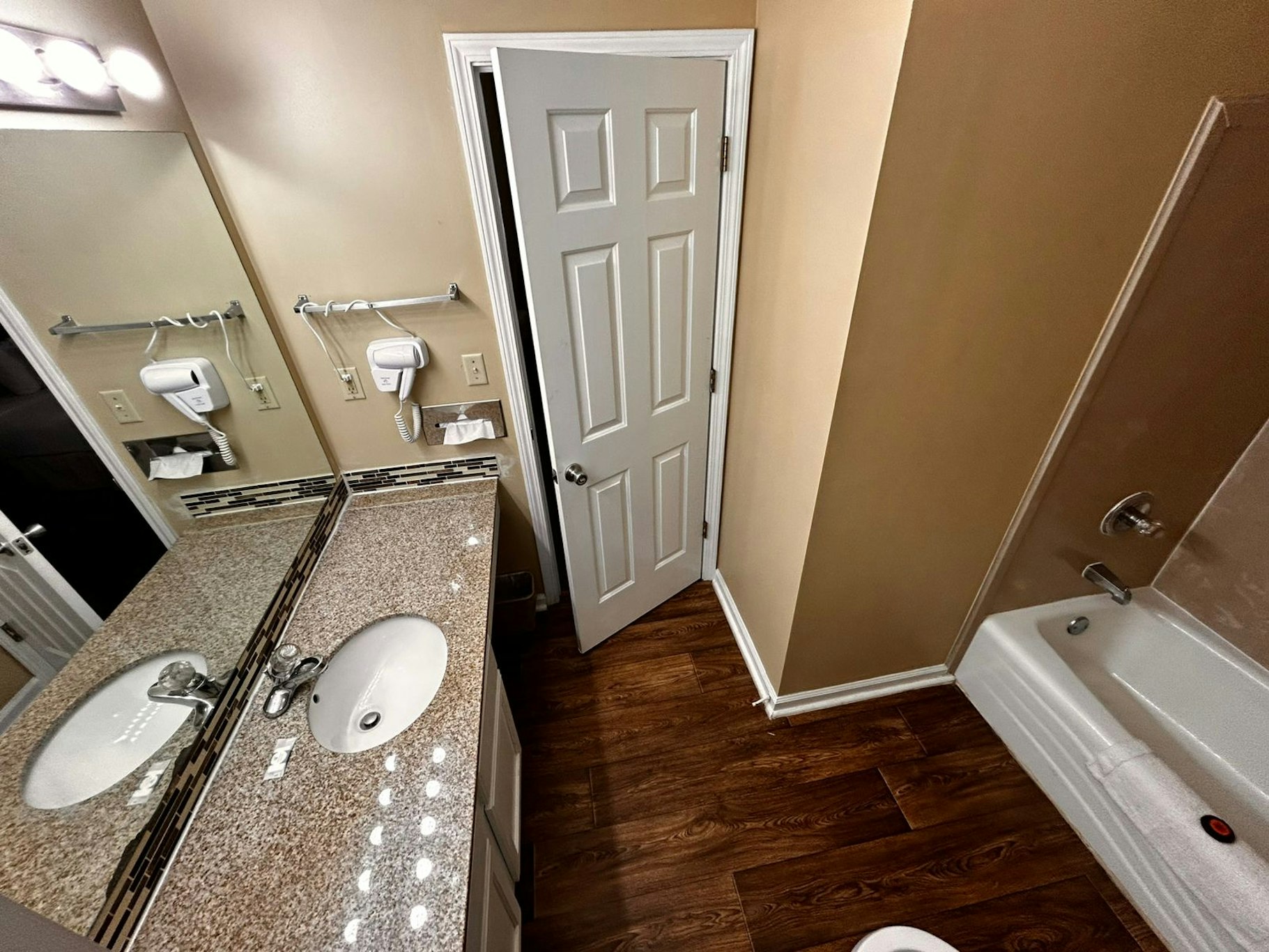 Plantation Oaks Suites & Inn Millington 28/36