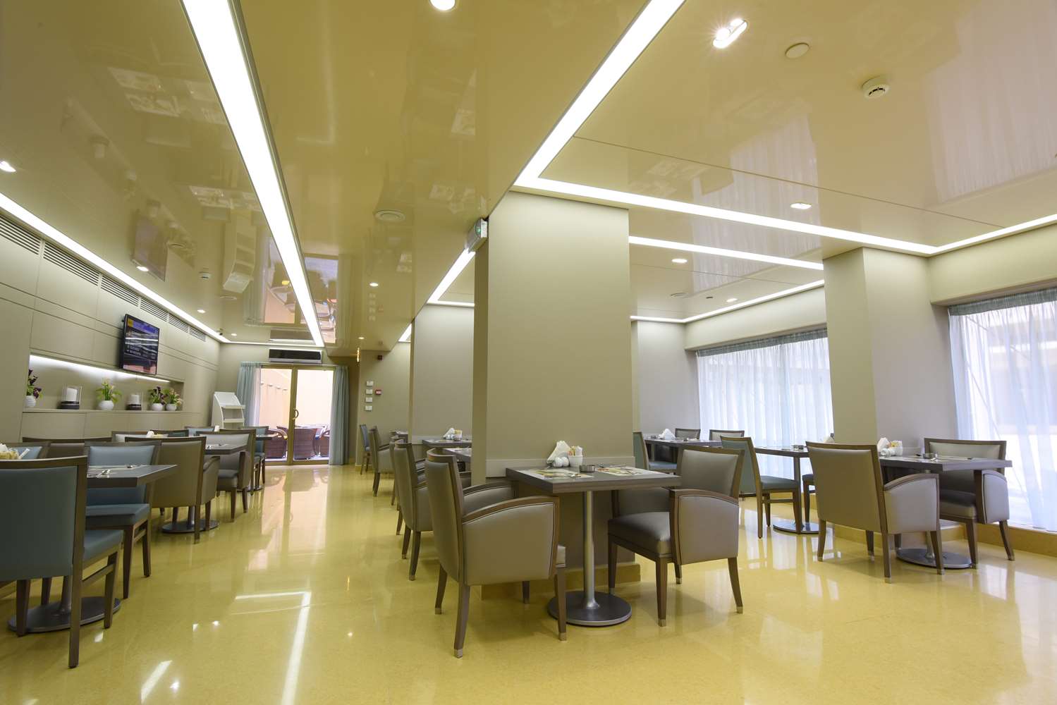 Ramada By Wyndham Downtown Beirut 44/56
