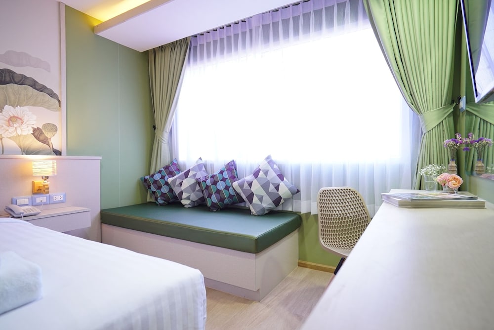 THE QUBE FIFTY HOTEL 20/50