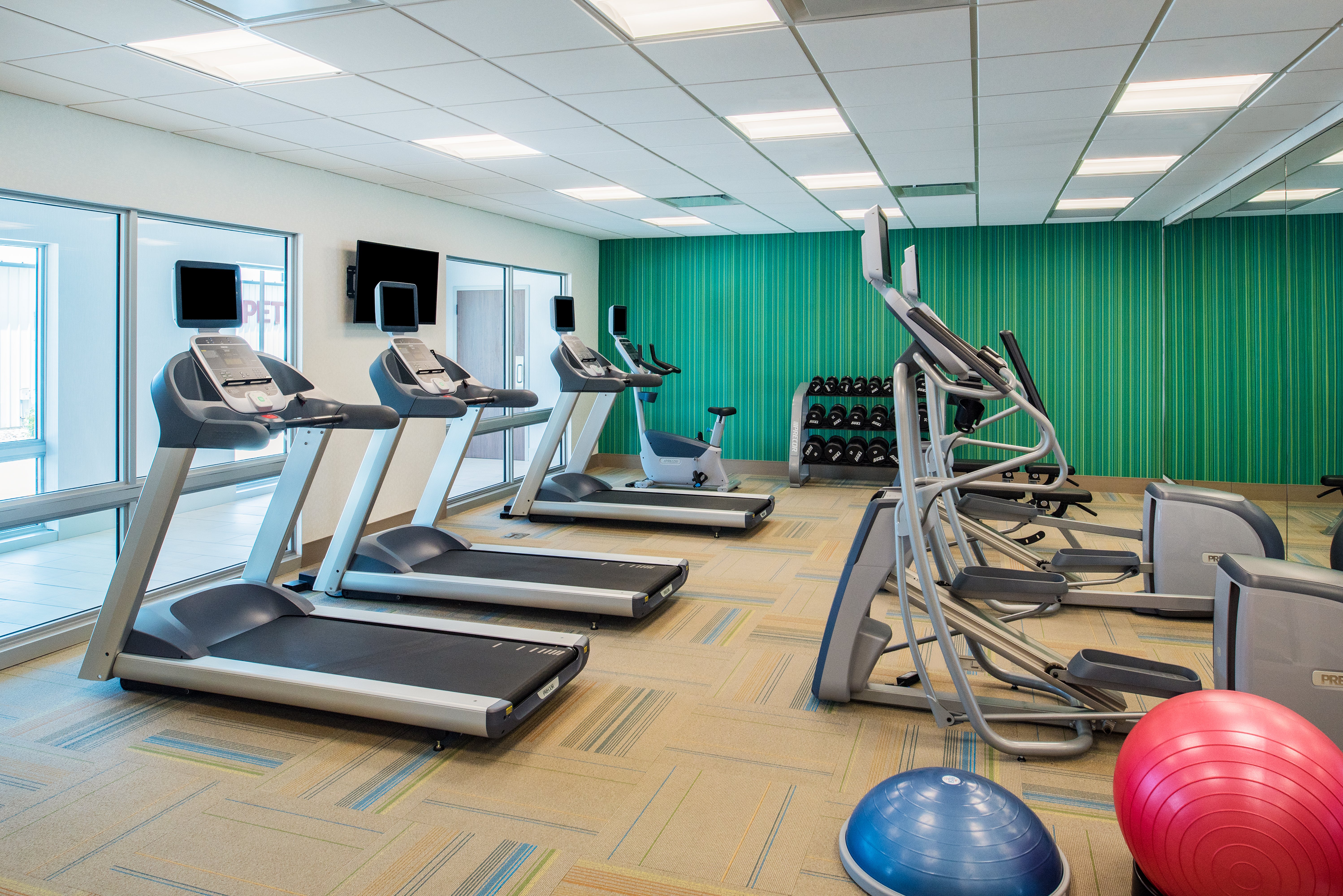 Holiday Inn Express Suites Kingdom City 33/53
