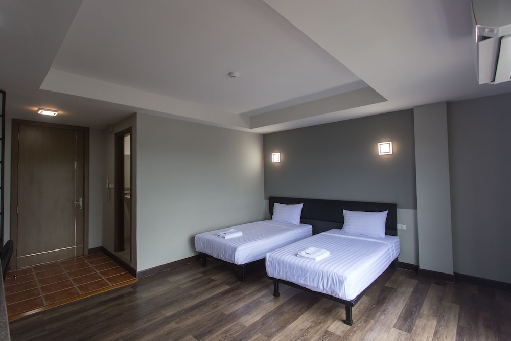 DELUXE, TWIN BEDS