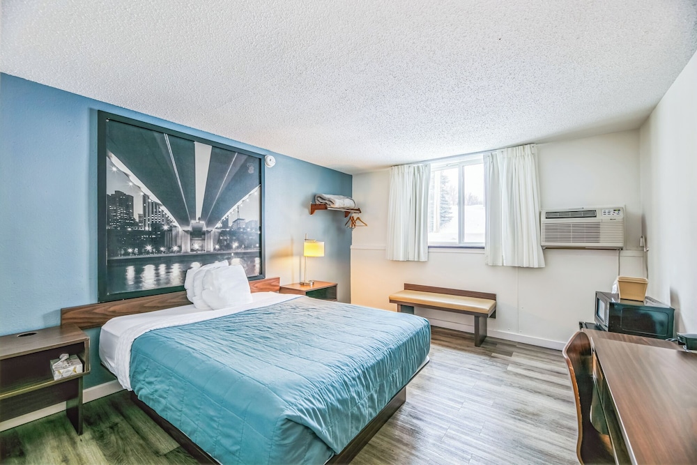 Hotel 8 Fergus Falls 15/49