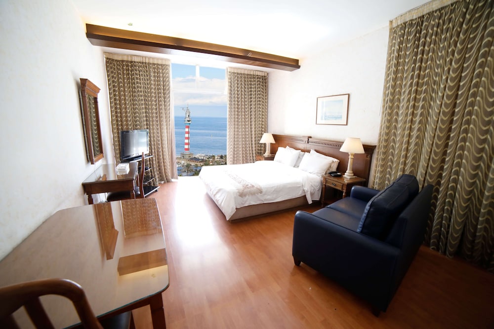 Holiday Home Suites 25/48