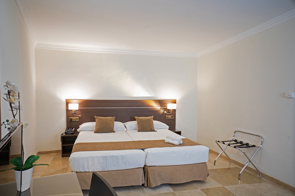 Hotel Mainake Sl 25/60