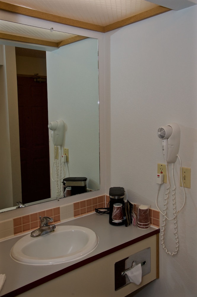 غرفة قياسية بسريرين كوين، King Oscar Motel 9/10