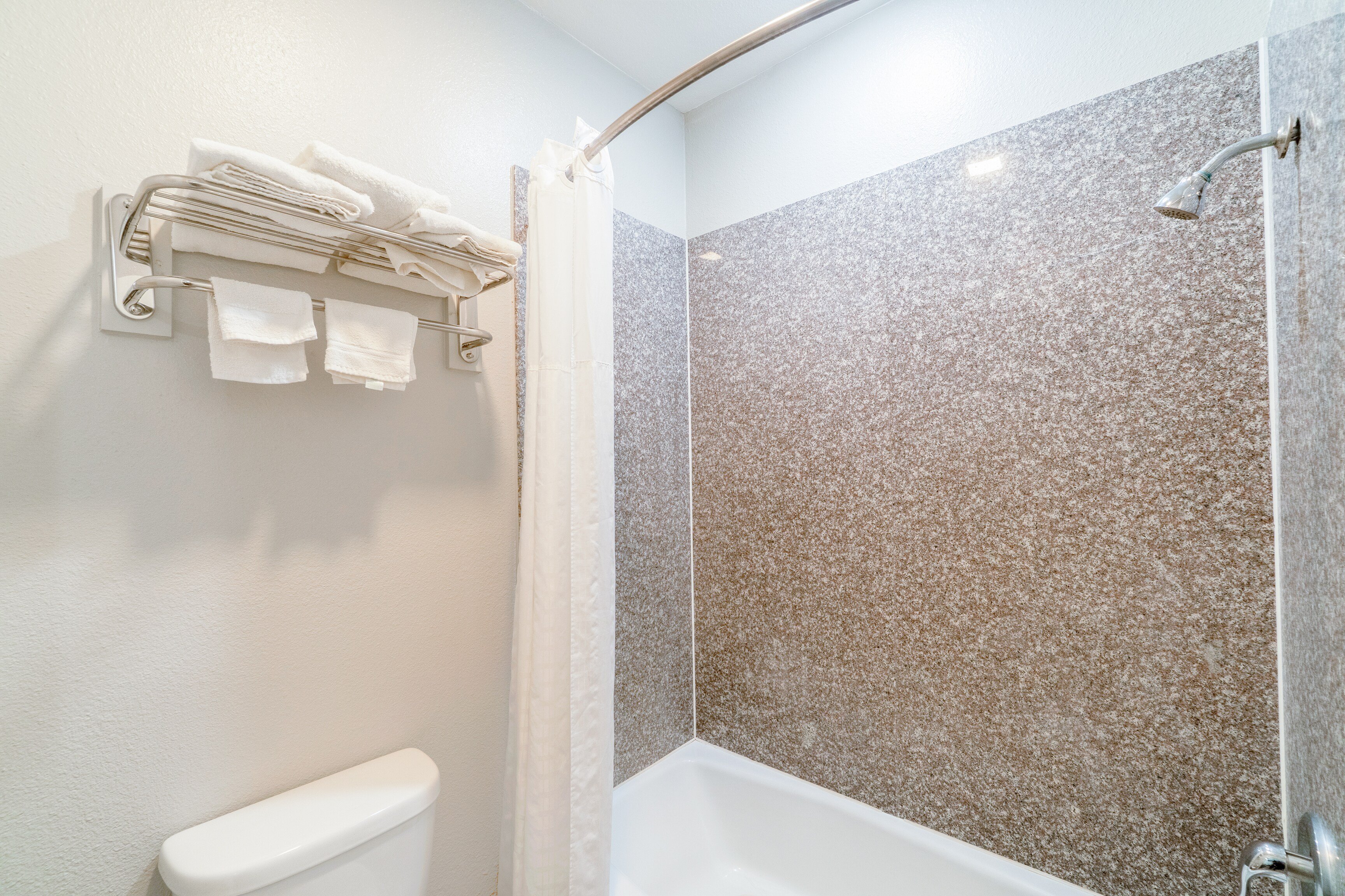 Atria Inn & Suites Kitchenette 42/43