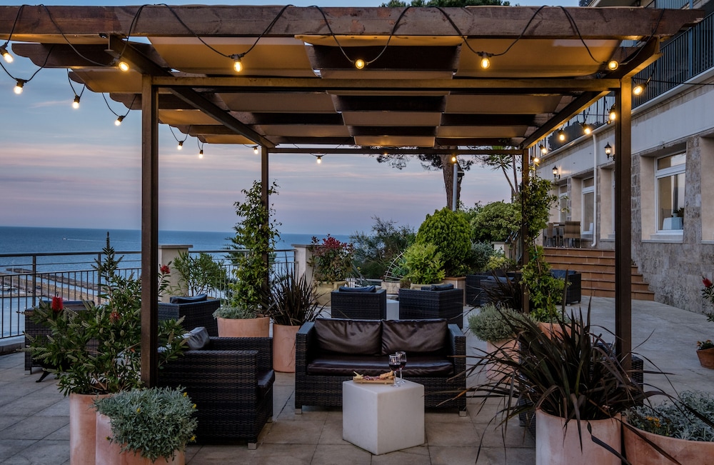 Hotel Montjoi by Brava Hoteles 24/26