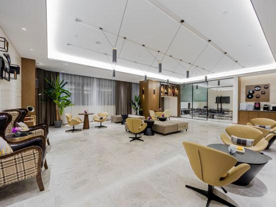 Home Inn Plus (Wuxi Zhongshan Road Shenglimen Metro Station) 47/57