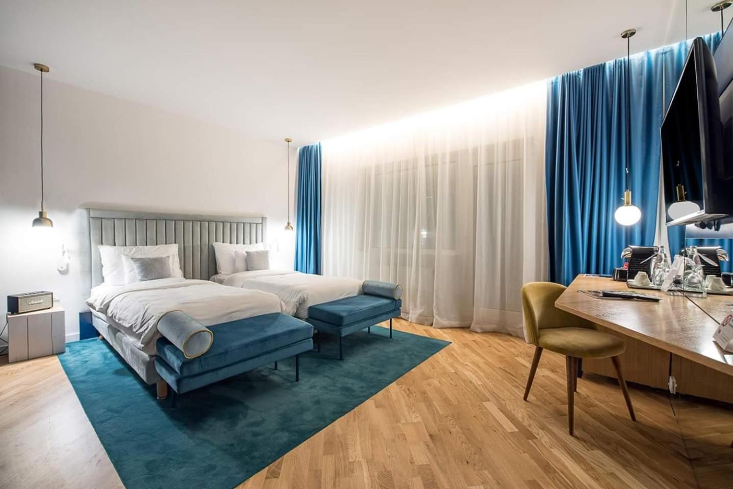 PREMIUM, TWIN BEDS