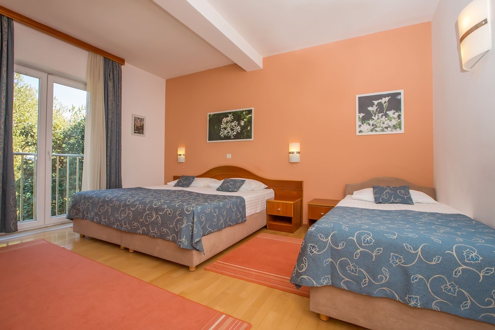 Hotel Ivka 11/50