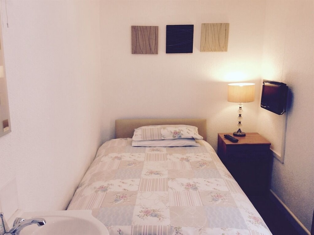 Hazelgrove Guest House 7/25