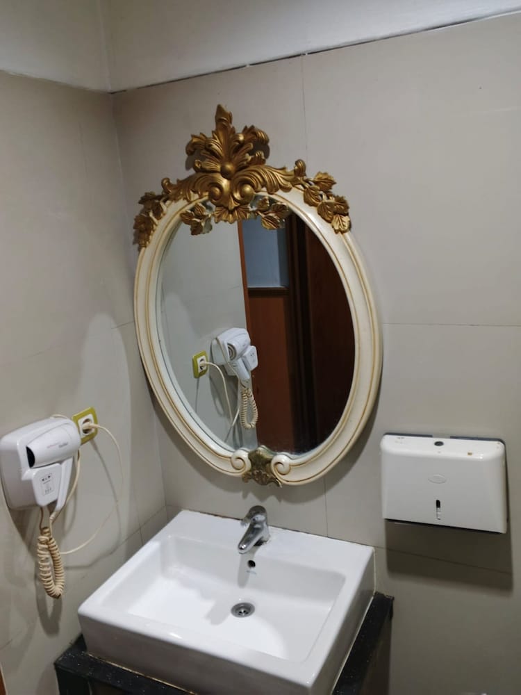Grand Batik Inn 50/52