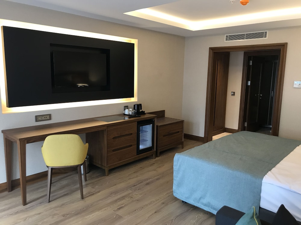 Endless Art Hotel 12/63