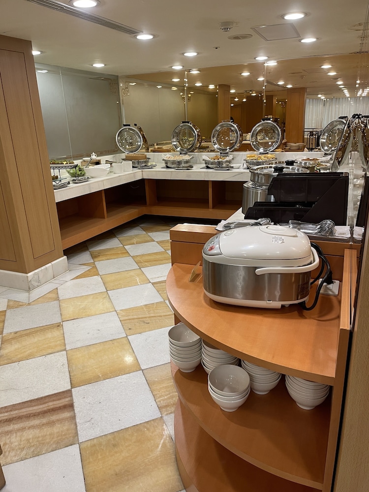 Royal Seasons Hotel Taipei 25/50
