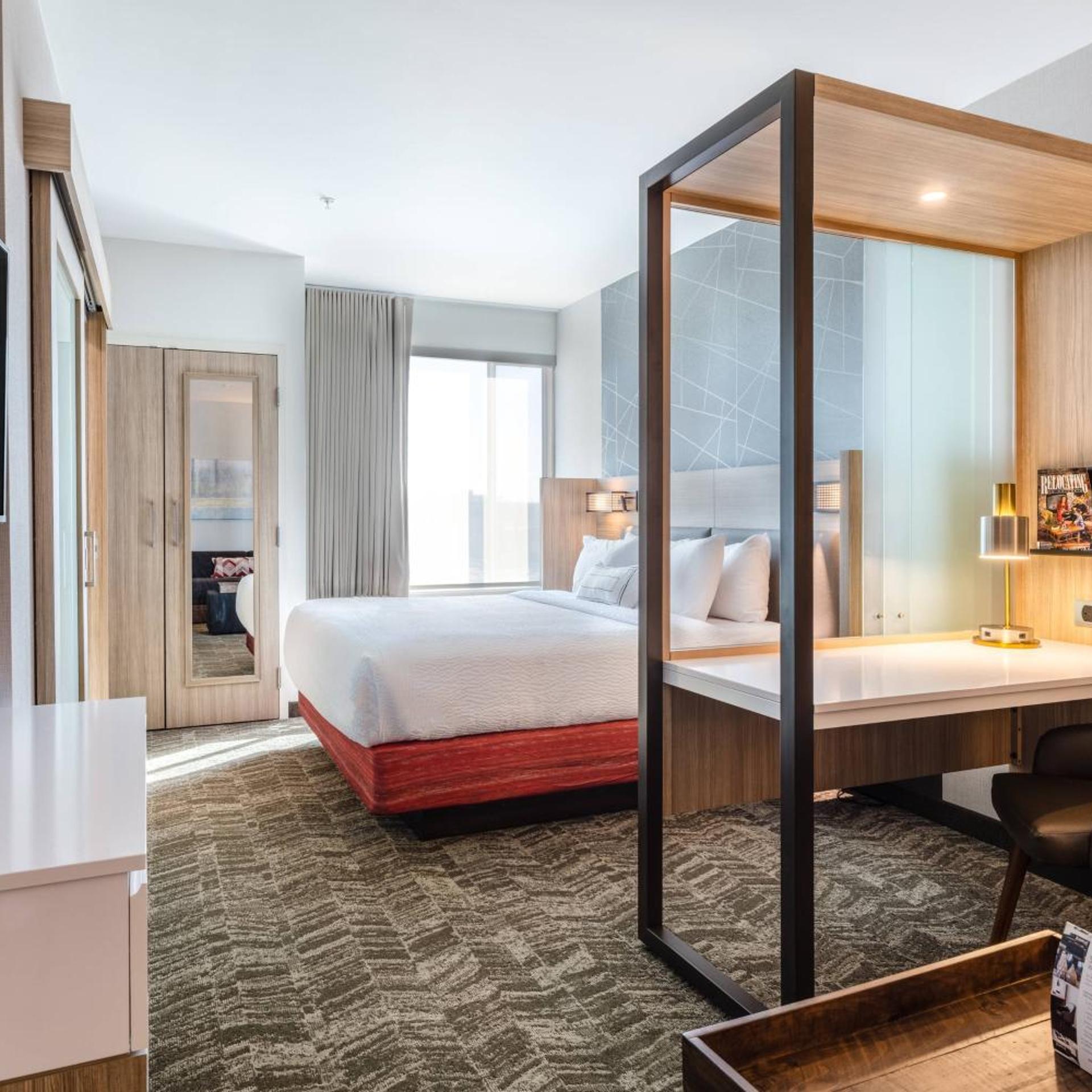 Suite, King Bed, Trundle Bed, Sofa, Accessible