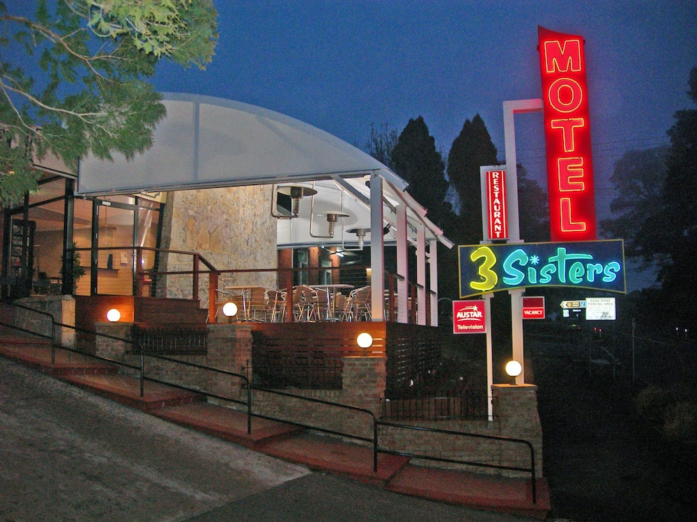 3 SISTERS MOTEL 10/39