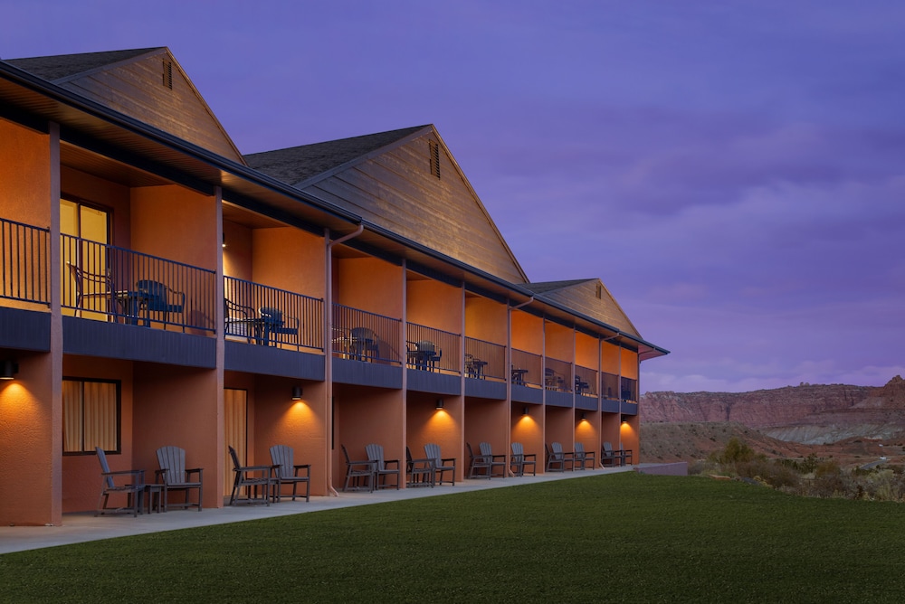 Capitol Reef Resort 3/56